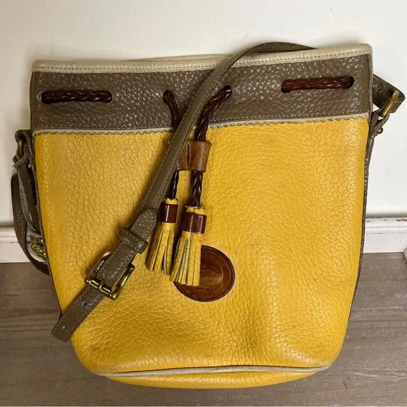 Vtg Dooney & Bourke AWL Teton Drawstring Crossbody Bucket Bag Palomino Yellow - Picture 13 of 15